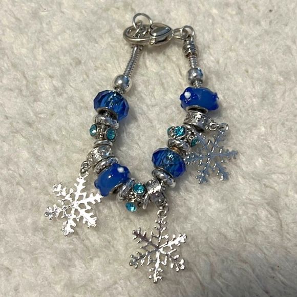 Silver Tone Blue Faceted Beads Snowflakes Charm Bracelet - Picture 4 of 5